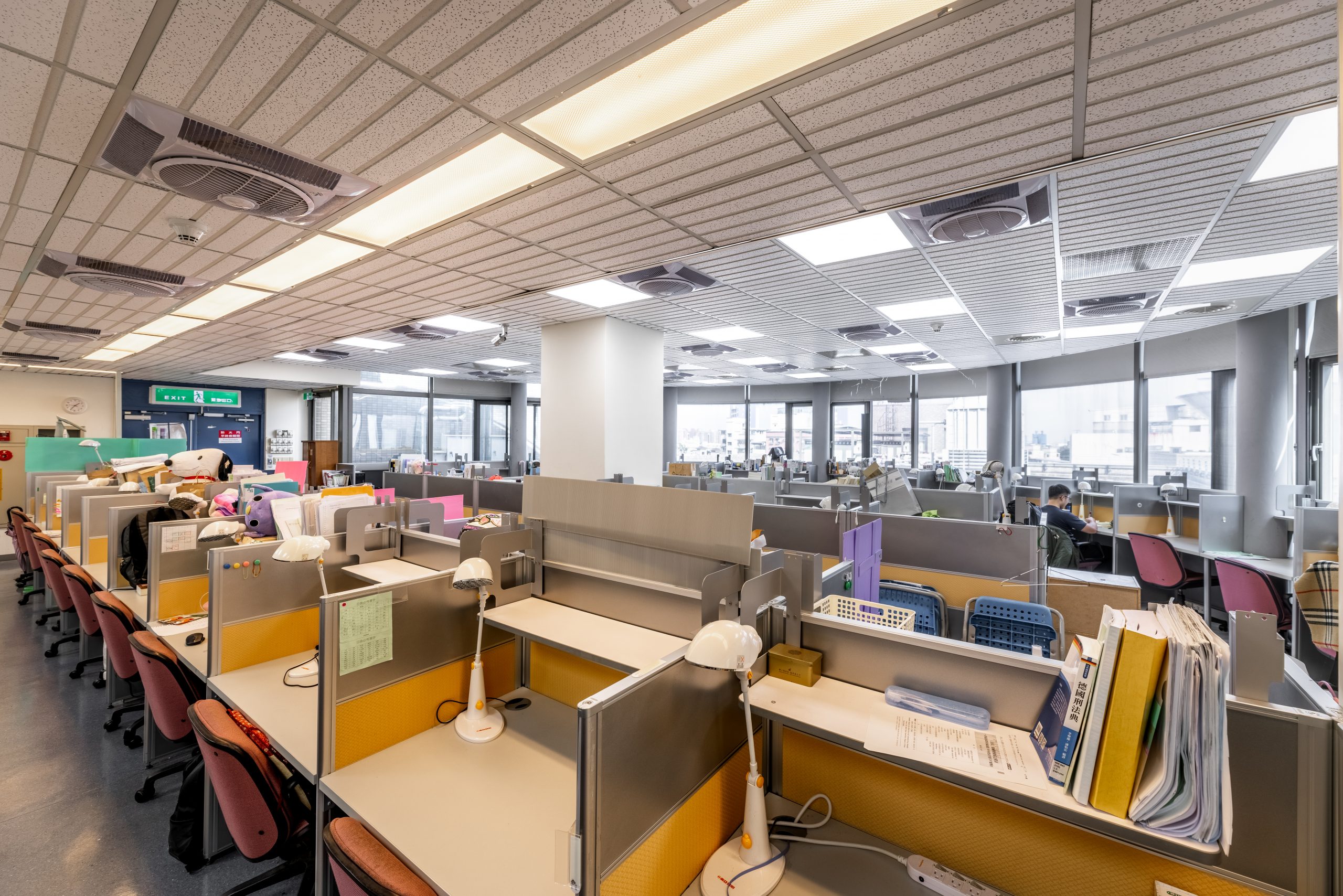 院系空間 中原大學法學院財經法律學系